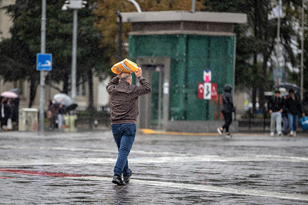 A man was seen around the Kadikoy docks, covering his head with a bag in his hand to protect himself from the rain. While the heavy rain was affecting Istanbul, people in Kadikoy dock and its surroundings had a hard time.