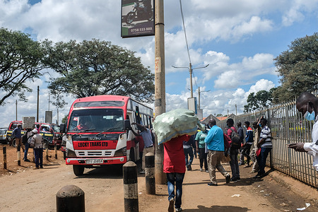Travelers wait to board their buses at Machakos Bus Station in Nairobi.
Addressing the Nation from State house in his full Labour Day speech, President Uhuru Kenyatta on May 1st, lifted a curb on all public transports and cross-county travels as Schools and learning institutions prepare to reopen on May 10th as per the Ministry of Education Academic Calendar. The president also extended the nation wide curfew across Nairobi, Machakos, Kajiado, Kiambu and Nakuru back to 10 pm to 4am daily for a period of 30 days.