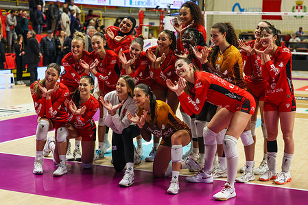 UYBA Eurotek Laica Volley Busto Arsizio players celebrate their victory at the end of the match during the Volley Serie A women 2025/26 match between UYBA Eurotek Laika Volley Busto Arsizio and Omag-Mt San Giovanni in Marignano at E-Work Arena. Final score; UYBA Eurotek Volley Busto Arsizio 3:1 Omag-Mt San Giovanni in Marignano