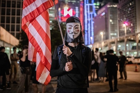 A masked protester holds an American flag during the demonstration.
Hong Kong people call for international SOS and humanity aid at Edinburgh Place, Central in a demonstration against the Anti-mask Law. Hong Kong's chief executive Carrie Lam invoked the use of the Emergency Regulations Ordinance (ERO) allowing the government to ban use of masks in public gatherings.