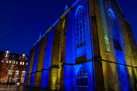 A view of one of the sides of the chapel glowing with the colors of the Ukrainian flag. 
In several places around the country, buildings have been illuminated with the colors of the Ukrainian flag. In Nijmegen, the iconic Marienburg Chapel in the city center has been put with blue and yellow lights to show their solidarity with the victims of the war in Ukraine and with the Ukrainians living in the Dutch city.