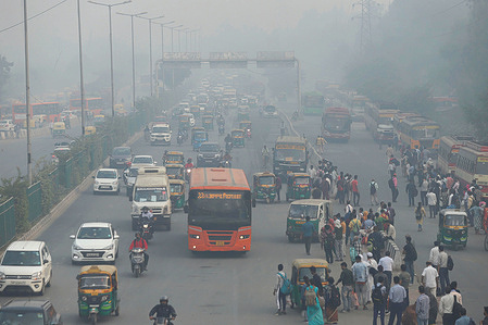 Commuters wait for the bus outside the Anand Vihar bus terminal on a smoggy day amid deteriorating air quality levels. 
The air quality index stood at severe category in New Delhi, as a result of farm fires in the neighbouring states and vehicular emissions.
