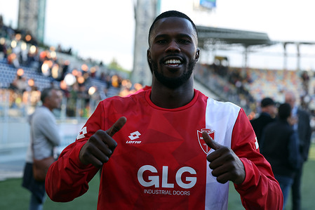 Keita Balde of Monza celebrate victory at end of the Serie B 2025-2026 match day 8 between Frosinone Calcio vs Monza at Benito Stirpe stadium. Final score: Frosinone 0-1 Monza