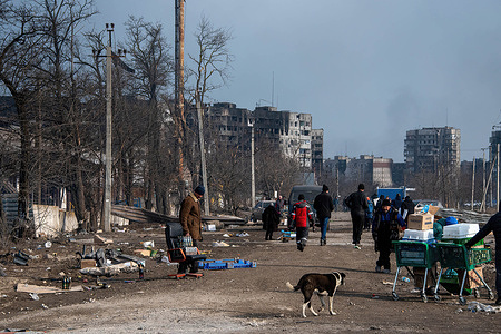 Civilians gathering belongings and supplies as they prepare to flee the embattled city of Mariupol following intense bombardment. Intense bombardment has seen much of the strategic coastal town reduced to ruins as Ukrainian forces under the controversial Azov battalion attempt to defend the town against mounting pressure from Russia / pro-Russia invasion. Russian and pro Russian forces recently opened a humanitarian corridor allowing residents to flee into the Donetsk People's Republic.