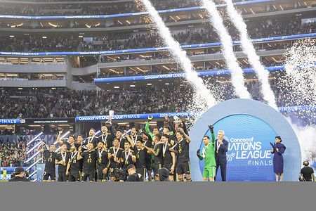 Mexico players celebrate with their trophy after they defeated the Panama the CONCACAF Nations League Final Match at Sofi Stadium. 2025 CONCACAF Nations League: Mexico 2:1 Panama