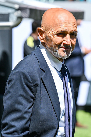 Luciano Spalletti Head Coach of Juventus FC looks on during Serie A 2025/26 football match between Juventus FC and ACF Fiorentina at Allianz Stadium. Final scores; Juventus 0 | 2 Fiorentina.