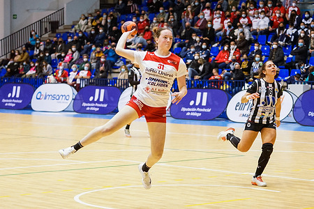 Maud Tamis of Juro Unirek VZV seen in action during 1/16 round EHF European Cup handball match between Balonmano Malaga Costa del Sol and Juro Unirek VZV at Pabellon Ciudad Jardin.
Final Score: Balonmano Malaga Costa del Sol 35:19 Juro Unirek VZV