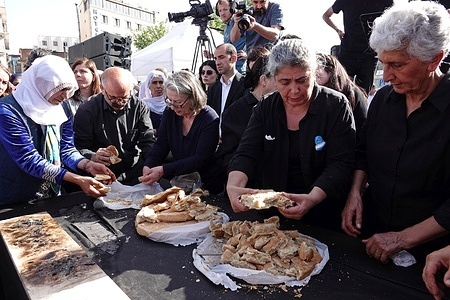 At the commemoration ceremony, pieces of bread (Lokma) baked according to the traditions of the Alevi faith were distributed to those who attended the ceremony. While peace talks continue between the leader of the imprisoned Kurdish armed organization Kurdistan Workers' Party (PKK) Abdullah Ocalan and the Turkish state, the two founders of the PKK, Riza Altun and Ali Haydar Kaytan, were commemorated in a ceremony held in Sheikh Said Square in Diyarbakir, attended by thousands of people. It was announced that Kaytan died in 2018, and Altun died in 2019.