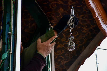A head priest displays the holy relic during the annual Islamic festival at the shrine of Sufi saint Abdul Qadir Jeelani.