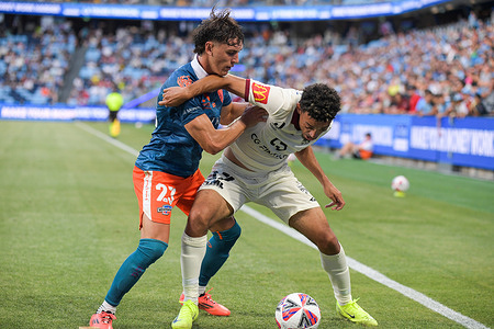 Keegan Daniel Jelacic (L) of Brisbane Roar and Gbenga Tai Folami (R) of Adelaide United FC seen in action during the Isuzu UTE A-League 2024-25 season round 5 match between Brisbane Roar FC and Adelaide United FC held at the Allianz Stadium. Final score Adelaide United FC 3:2 Brisbane Roar FC.