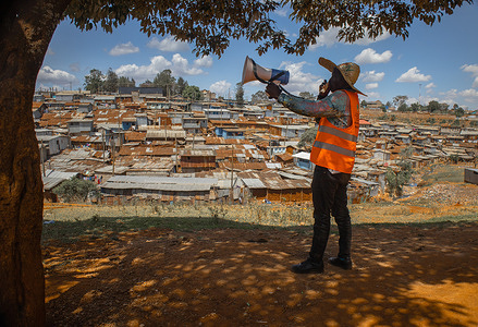 A man speaks through a megaphone sharing news and information regarding the ongoing voter registration in preparation for the 2022 Kenyan general election.
As days go by and the political heat rises, the Kenyan Independent Electoral and Boundaries Commission (IEBC) is worried as not many people have turned out for registration during phase two of the Enhanced Continuous Voter Registration (ECVR) exercise that began on January 17th and was expected to end on February 6th, 2022 targeting an estimated 4.5 million plus voters.