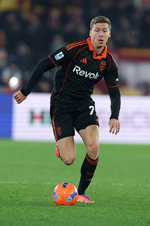 Ignace Van Der Brempt of Como 1907 seen in action during the Serie A Enilive 2025-2026 football match between AS Roma and Como 1907 at Olympic Stadium. Final score; AS Roma 1: 0 Como 1907.