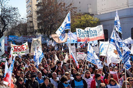 Guilds of educators from all levels from the province of Buenos Aires protest at the ministry of education in La Plata for a salary increase of 30% and a repeal of resolution 1736, they also call for a general strike by all educators during the protest.