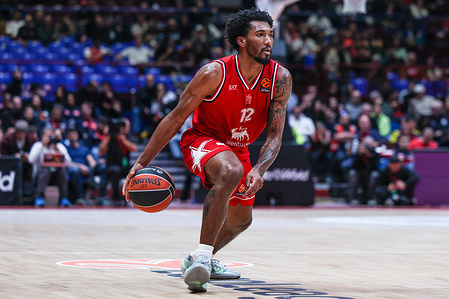 Armoni Brooks #12 of EA7 Emporio Armani Milano seen in action during Turkish Airlines EuroLeague 2025/26 Regular Season Round 12 game between EA7 Emporio Armani Milano and Hapoel IBI Tel Aviv at Unipol Forum. Final score EA7 Emporio Armani Milan 83 | 105 Hapoel IBI Tel Aviv