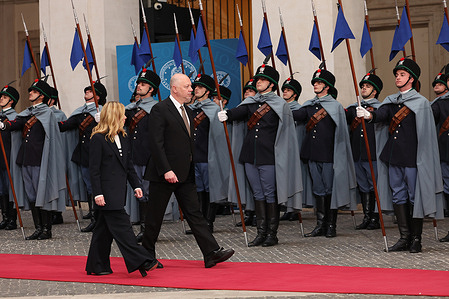 Italian Prime Minister Giorgia Meloni and the Prime Minister of the Republic of Bulgaria Rossen Jeliazkov pass in review for the salute of the armed forces at Palazzo Chigi The Prime Minister of Italy, Giorgia Meloni, met with the Prime Minister of the Republic of Bulgaria, Rossen Jeliazkov, at Palazzo Chigi.