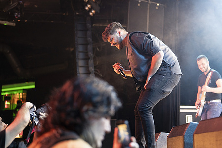 Aaron Romero from the rock band Linaje performs live on stage during a festival at La Riviera.