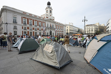 Demonstrators set up an encampment with tents during a permanent protest against evictions and the housing crisis at Puerta del Sol.