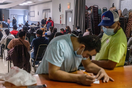 El Salvadorans fill out paperwork for new forms of identification.The El Salvadoran Consulate is responsible for processing identification materials for immigrants from El Salvador who live in 11 different states including North and South Dakota, Minnesota, Wisconsin, Illinois, Indiana, Michigan, Ohio, Iowa, Missouri and Kentucky. It is difficult for immigrants who do not live in Illinois to travel to Chicago, so the El Salvadoran consulate does a pop up in each state every one to two years to help get El Salvadorans proper documentation. The two forms of documentation the El Salvadoran Pop-up Consulate in Columbus are issuing are the El Salvadoran Passport and the Documento Unico de Identidad (DUI), the national identification card of El Salvador. The last time the El Salvadoran Consulate was in Ohio was two years ago.