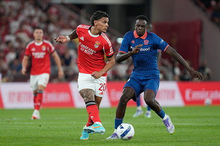(L-R) Richard Rios of SL Benfica and Djibril Coulibaly of OGC Nice are seen in action during UEFA Champions League 2025/26 Third qualifying round 2nd leg between SL Benfica and OGC Nice at Estadio da Luz. Final score: SL Benfica 2:0 OGC Nice