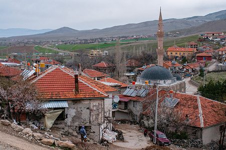 The young population in the village is very low and people generally make a living by farming. In the Karkın Village of Afyonkarahisar, with a population of 339, stockbreeders raise mainly sheep, goats, and cows in the caves right next to the village. Villagers who make a living from animal husbandry say that about 50 caves have been used for the same purpose for 100 years.