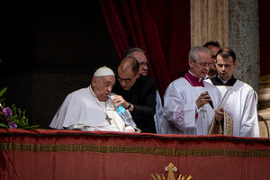 Vatican City, Vatican - 20/04/2025 12:19:04: Pope Francis is helped to drink water during the traditional ‘Urbi et Orbi’ Blessing from the balcony of St. Peter's basilica overlooking St. Peter's Square in Vatican City.
