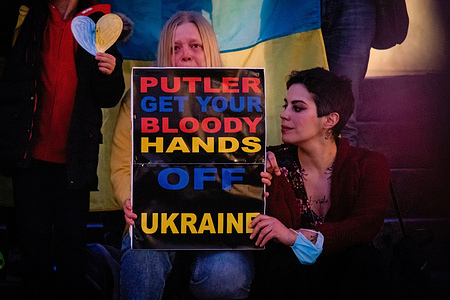 A protester seen holding a placard expressing her opinion during the demonstration.
Peaceful protest in Aliados Square, Porto, in support of the Ukrainian during the afternoon.