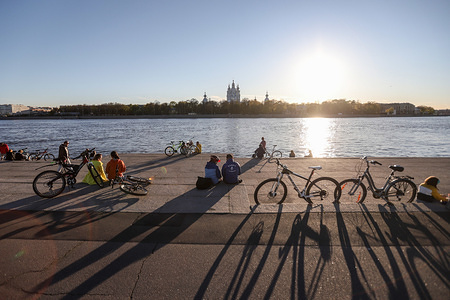 People relax and enjoy the sun at the Neva embankment on a warm and sunny day. Russia has recorded at least 335882 cases and 3388 deaths by the COVID-19 disease