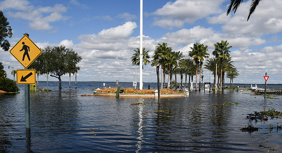 Street flooding is seen near City Hall and the Seminole County Courthouse as the St. John’s River reaches major flood stage, causing Lake Monroe to breach the sea wall in the aftermath of Hurricane Ian in downtown Sanford. The St. John’s river is expected to crest tonight before slowly receding.