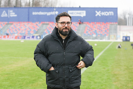 Coach Goncalo Feio of Radomiak Radom seen during the Polish League PKO BP Ekstraklasa 2025/2026 football match between Rakow Czestochowa and Radomiak Radom at Municipal Stadium. Final score; Rakow Czestochowa 0:0 Radomiak Radom.