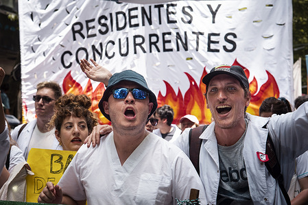 Health workers chant slogans while marching with placards and banner expressing their opinion during the demonstration. Argentine medics take part in a public health rally over low wages and poor working conditions due to the crisis of the public health system.