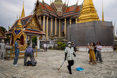 Tourists seen around The Grand Palace courtyard in Bangkok. The Grand Palace is the one of famous landmarks in Bangkok, Thailand which turn back to life after the COVID measures had been lifted.
