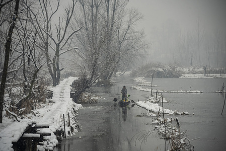 A boatman rows his boat on Dal lake during snowfall in Srinagar. The Kashmir valley received a fresh snowfall which disrupted the normal life of people. Flight operations, surface transport, and routine activities of life came to a grinding halt. Electricity was also affected in many areas of Kashmir. Jammu and Kashmir administration on Monday issued an alert of a high-danger level avalanche in several regions in the next 24 hours.