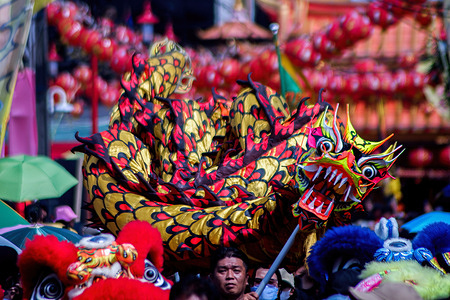 Dragon Liong artists participate in the 2023 Cap Go Meh festival in Bekasi. A traveling parade and Chinese New Year attributes enlivened the Cap Go Meh celebration in Bekasi. The Cap Go Meh celebration is held every 15th of the first month of the Chinese calendar or two weeks after the Chinese New Year.