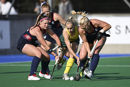 Josie Hollamon (L), Jacqueline Sumfest (R) of USA Women's National field hockey team and Hannah Cullum-Sanders (M) of Australia National Women's field hockey team in action during the 2022/23 International Hockey Federation (FIH) Women's Pro-League match between Australia and USA held at the Tasmanian Hockey Centre in Hobart. Final score USA 3:1 Australia (penalty shootout)