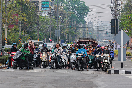Traffic seen in Chiang Mai city. Chiang Mai became the top polluted city in the world with a concentration of PM2.5 of more than 100.3 µg/m³ which is more than 20 times the WHO annual air quality guideline value. The city was covered by the mist of air pollution that might cause health effects.