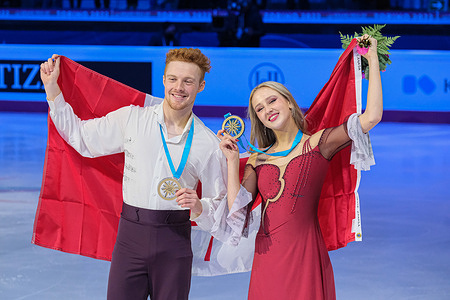 Peter Beaumont and Nadiia Bashynska of Canada (Gold) pose with their medals in the Junior Pairs Ice Dance during the ISU Grand Prix of Figure Skating Final Turin at Palavela.