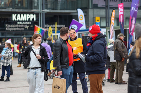 Chairman of the Blue Reform (Korjausliike) party, Petri Roininen is seen conducting an election campaign. The Parliamentary Elections of 2023 in Finland will be held on Sunday 2 April 2023. Party candidates held election campaigns in the center of Helsinki, in front of Kamppy Shopping Center at Narinkka Square.