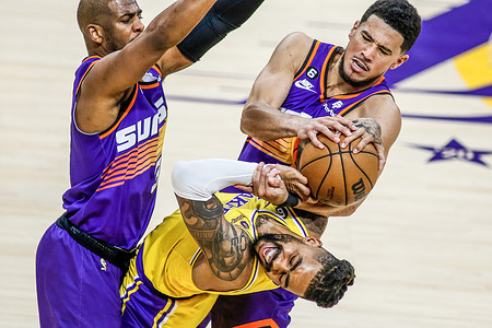 Los Angeles Lakers guard D'Angelo Russell (C), Phoenix Suns guards Chris Paul (L) and Devin Booker (R) in action during an NBA basketball game between Los Angeles Lakers and Phoenix Suns at Crypto.com Arena. Final score; Los Angeles Lakers 122: 111 Phoenix Suns.