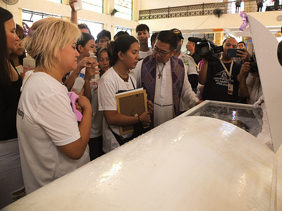 Rodaliza Baltazar, mother of Jemboy bids farewell to her slain son, while Fr. Flavie Villanueva Svd gives words of comfort to Jemboy's sister Jessa. Jerhode "Jemboy" Baltazar, the 17 year old who was shot and killed by Navotas City cops on August 2, 2023 was laid to rest at La Loma Cemetery in Caloocan. His family is calling for justice. Cops mistakenly identified him as a murderer in Navotas City, north of Manila.