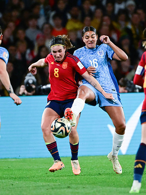 Maria Francesca Caldentey Oliver (L) of Spain women soccer team and Jessica Leigh Carter (R) of England women soccer team are seen during the FIFA Women's World Cup 2023 final match between Spain and England held at the Stadium Australia in Sydney. Final Score Spain 1:0 England