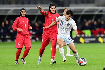 Zahra Ghanbari (L) of the Islamic Republic of Iran women's football team and Lai Li-Chin (R) of the Chinese Taipei women's football team seen in action during the 2024 AFC Women's Olympic Qualifying Tournament Round 2 Group A match between Chinese Taipei and Islamic Republic of Iran at Perth Stadium. Final score; Islamic Republic of Iran 0:0 Chinese Taipei.