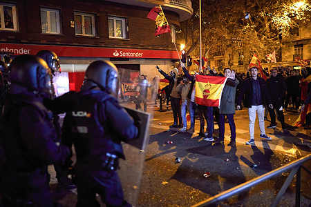 A group of demonstrators make the Nazi salute while confronting the national police during the demonstration. Protesters gathered on Saturday for the ninth consecutive day to protest against the Catalan amnesty deal agreed by Prime Minister Pedro Sanchez. Police officers were dispatched to the scene, which led to a confrontation with the protesters, where five protesters got injured and 13 were arrested.