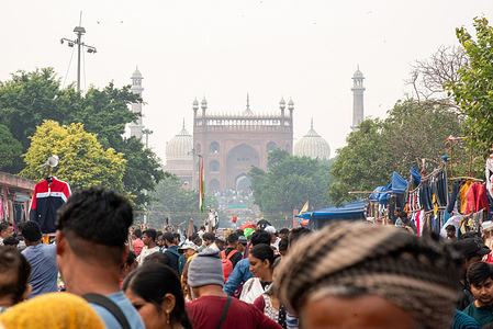 Jama Masjid is engulfed in a layer of smog after the Diwali festival in Old Delhi. Delhi's air quality has worsened due to the fireworks at the Diwali festival. The interplay of firecracker emissions, atmospheric conditions, and existing pollution sources causes a sharp spike in air pollution levels.