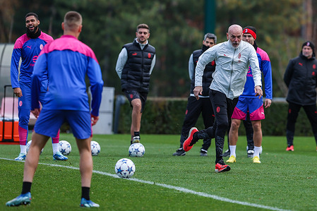 Stefano Pioli Head Coach of AC Milan seen in action during the AC Milan training session at Milanello Sports Center ahead of their UEFA Champions League 2023/24 Group Stage F match against Borussia Dortmund at Centro Sportivo Milanello, Carnago.
