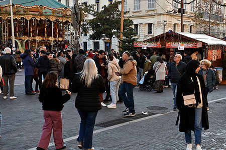 People wander around the Christmas Market. At the Marseille Christmas market, the stalls of artisans and creators present jewelry, decorations, ceramics, toys and delicacies until Sunday January 7, 2024.