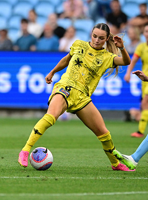 Macey Leigh Fraser of the Wellington Phoenix FC team is seen in action during the Women's A-League 2023/24 season round 10 match between Sydney FC and Wellington Phoenix FC held at the Allianz Stadium in Sydney. Final score; Sydney FC 1: 0 Wellington Phoenix FC.