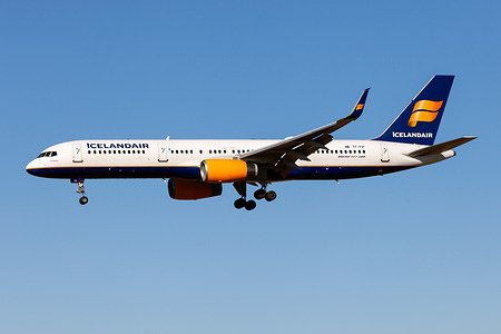 An Icelandair Boeing 757-200 landing at Barcelona El Prat airport.