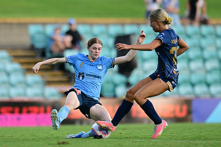 Cortnee Brooke Vine (L) of the Sydney FC team and Zoe Karipidis (R) of the Newcastle Jets are seen in action during the Liberty A-League 2023/24 season round 13 match between Sydney FC and Newcastle Jets held at the Leichhardt Oval in Lilyfield. Final score Sydney FC 2:1 Newcastle Jets.