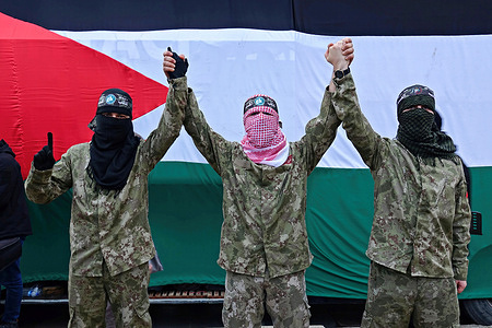 Three young men wearing the military uniforms of Palestinian fighters stand in front of the Palestinian flag during the rally. In Diyarbakir, a city with a large Kurdish population in Turkey, thousands of people attended a rally organized by the "Prophet Loved Ones Foundation" and supported by the radical Islamist Free Cause Party (HUDA-PAR). The participants chanted slogans against Israel and demanded an end to the attacks on the Palestinian people.