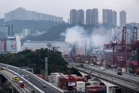 Dense smoke seen at Modern Terminals on Container Port Road in Kwai Chung. A fire broke out at the Modern Terminals on Container Port Road, engulfing the area in dense smoke and leading to the hospitalization of a worker. The blaze caused significant damage to the cargo platform. According to the firefighters, the thick smoke proved hazardous to least one worker who was transported to Princess Margaret Hospital for medical treatment.